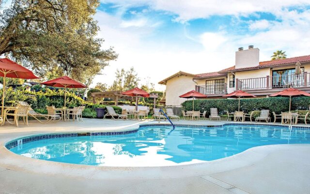 Riviera Oaks Resort