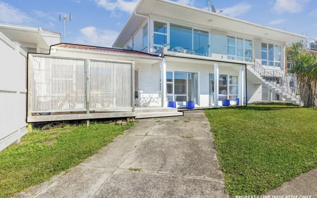 Takapuna 2 Br House Near Beach W/ Parking