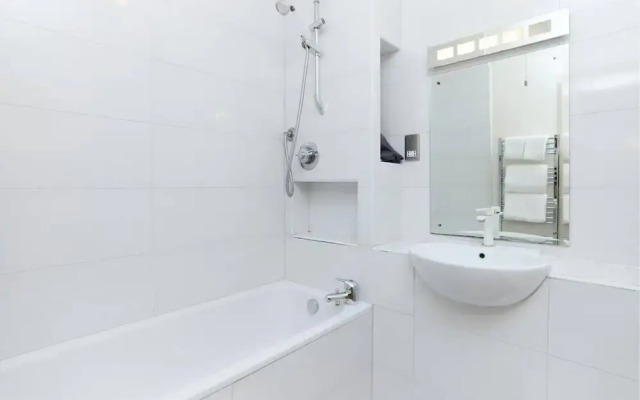 The Spitalfields Beauty - Bright 2bdr Flat