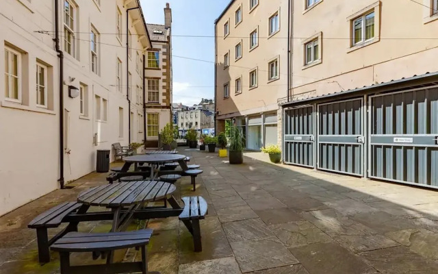 Student Only Cable Street