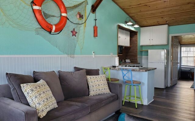 Nautical That One Apartment Near City Attractions by Redawning