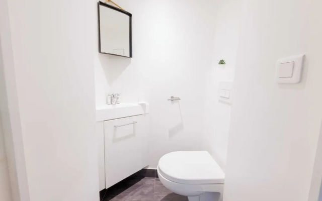Beautiful Apartment at Gare de L'est Republique