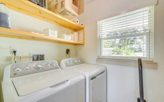 Lakefront Inverness Getaway w/ Kayaks & Bikes!