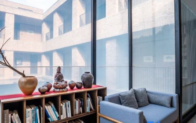 Yinju Jingde Art Hotel