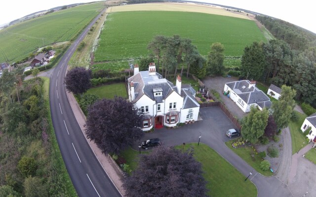 Pinewood Country House