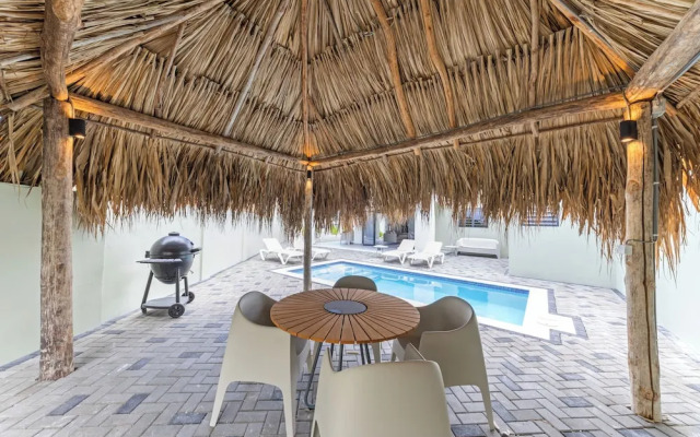 Villa Paradise with pool at mambo beach