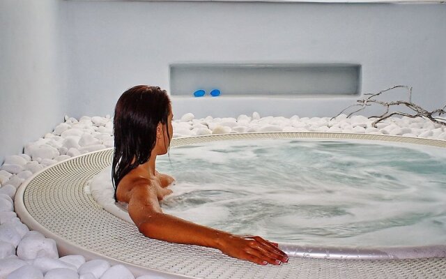 Yades Suites Apartments & Spa
