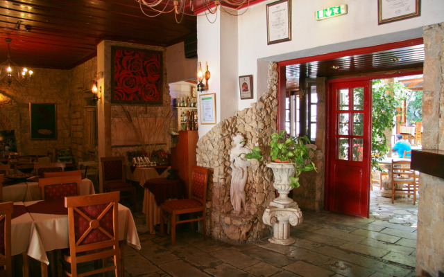 Kiniras Traditional Hotel & Restaurant