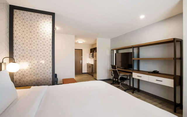 Everhome Suites Corona