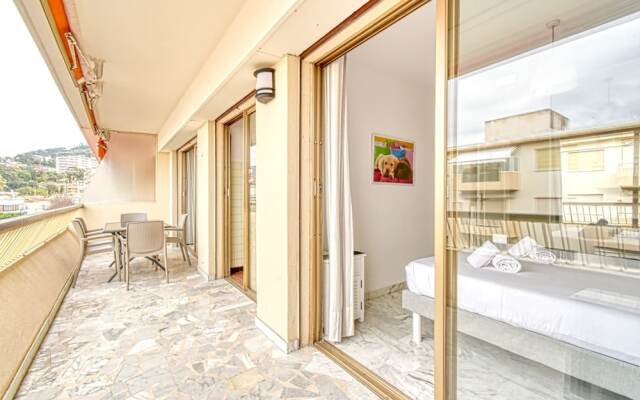 Bright Apartment near Croisette with terrace and parking by GuestReady