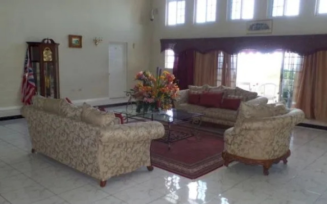 The Royal Kensington Villa