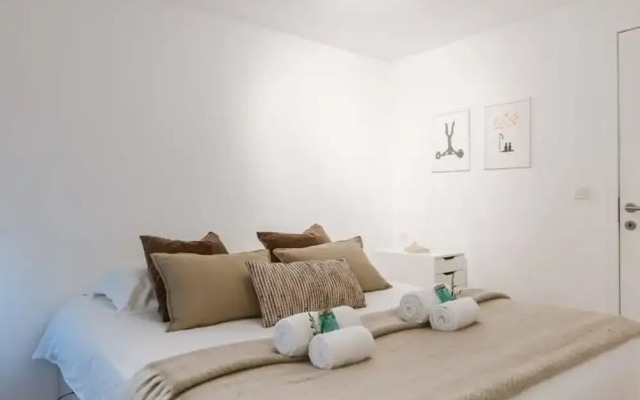 Homely Duplex Near Historic City Center Station