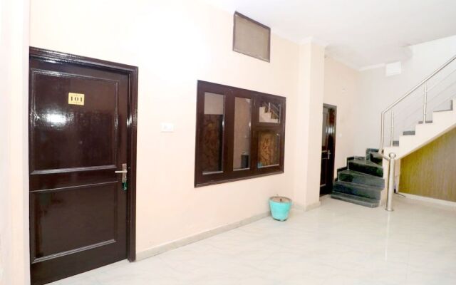 Oyo 39626 Rj Royal Guest House