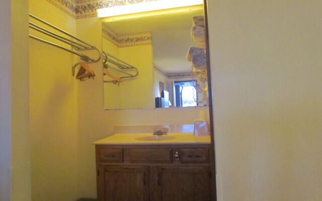 Lighthouse Inn Motel