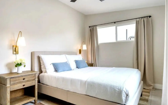 Brilliance-fire Pit & Foosball-walk to Old Town