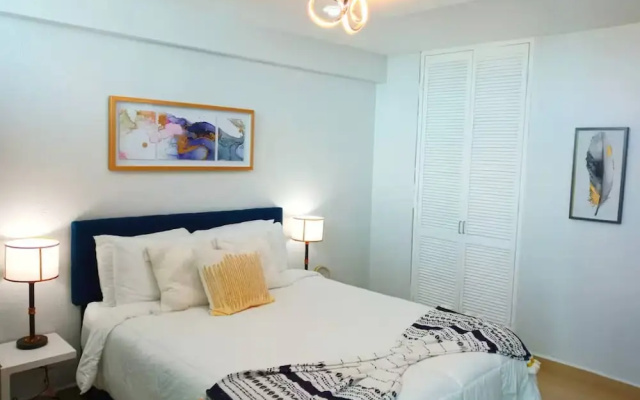 Isla Verde Beachfront Retreat With Parking