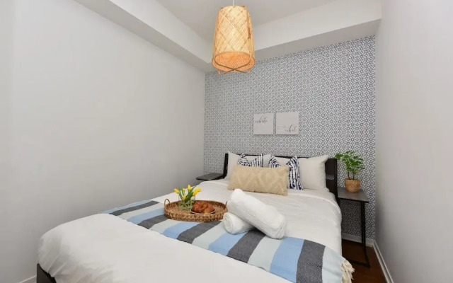 Sarkar Suites - Maple Leaf Square