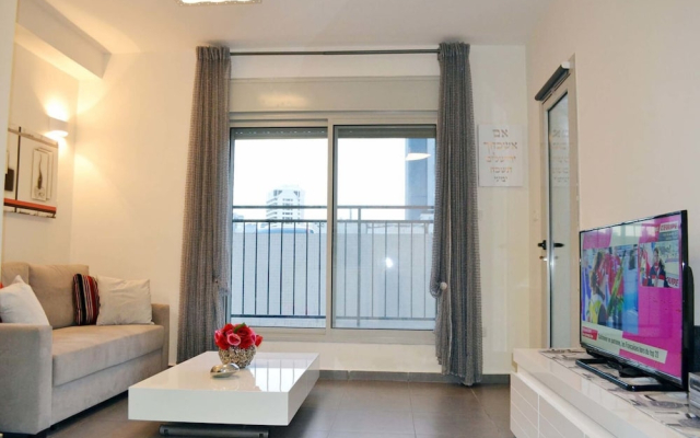 Modern in City Center by FeelHome
