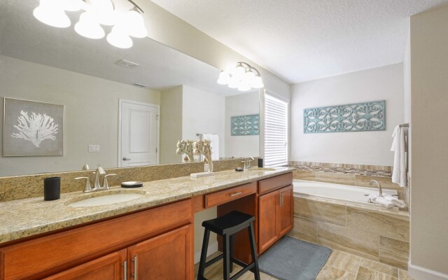 Storey Lake-5 Bedrooms home w/pool-1650ST