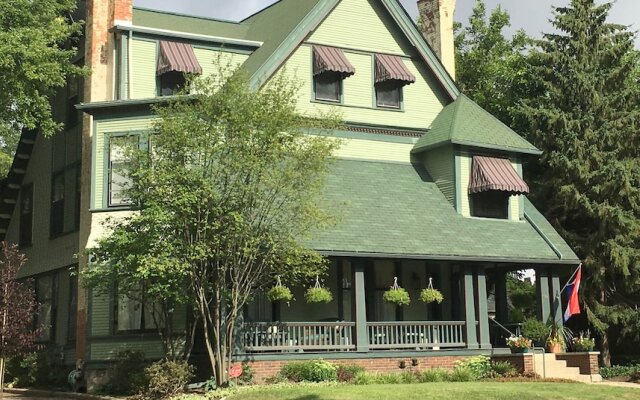 The Parsonage Inn LLC