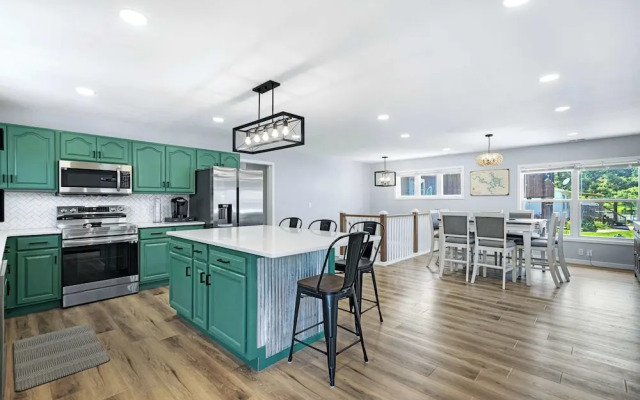 The Lake Shack Waterfront Life