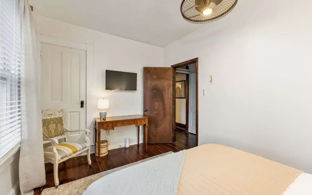 German Charm Suites Sleeps 8!