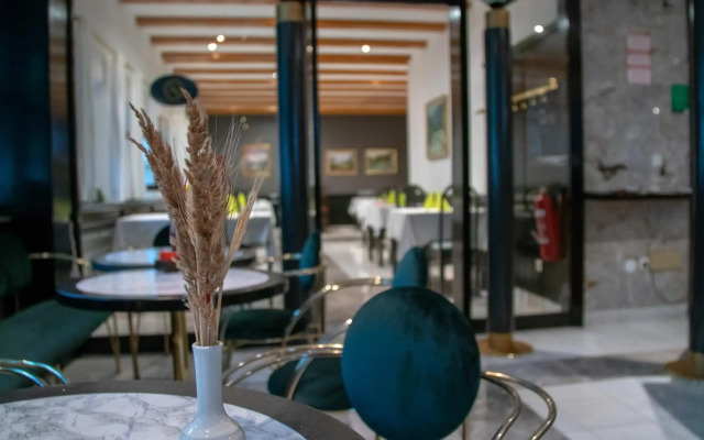 Alp Hotel