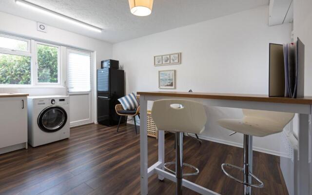 1-Bedroom Apartment with a Private Garden, beach 5-min walk