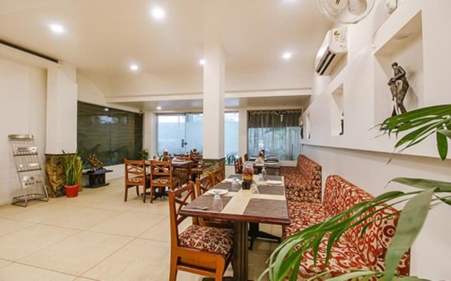 Fabhotel Silver Inn I