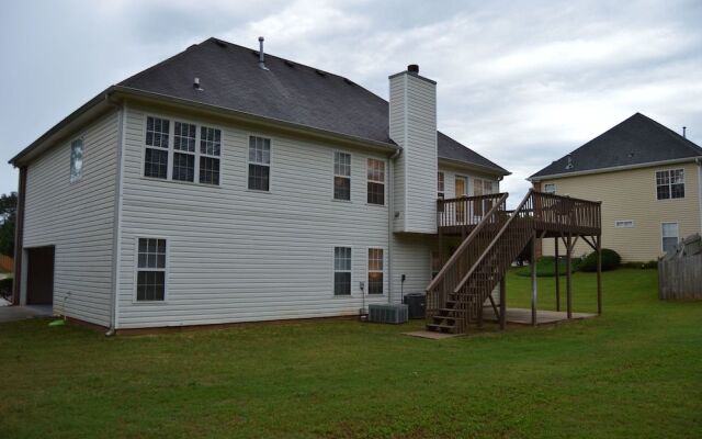 Opis Realty-Spacious Metro Atlanta Home