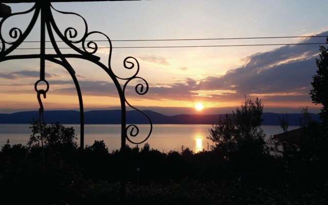 Amazing Home in Ravni with Hot Tub, WiFi & 1 Bedrooms