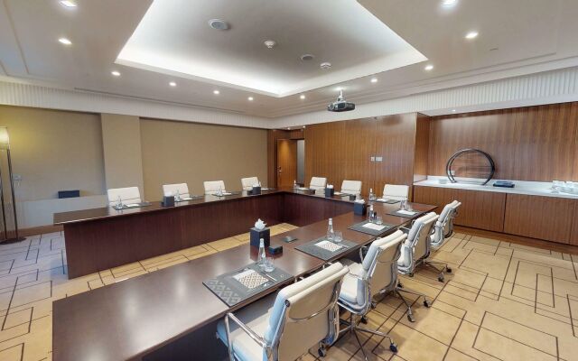 The Hotel Galleria Jeddah, Curio Collection by Hilton