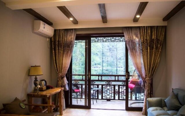 Fenghuang Tujia Ethnic Minority River View Hotel