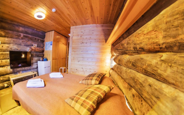 Kuukkeli Log Houses Teerenpesä