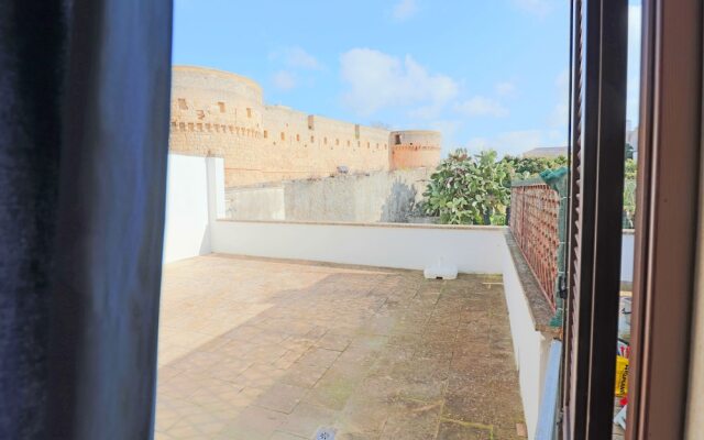 Flat Desirè Close To Beaches with Sight Castle, Terrace, Wi-Fi