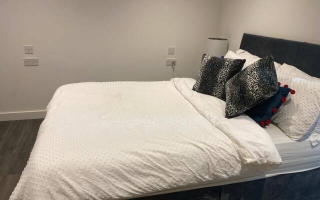 Immaculate 3-bed Apartment Homes in London