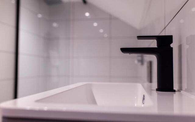 Hollywood Suite Sasco Apartments