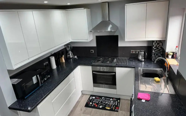 Affluent Living Apartment Perfect for Contractors