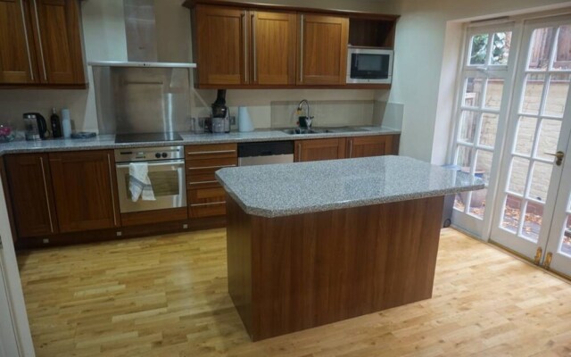 2 Bedroom Mews House in Maida Vale