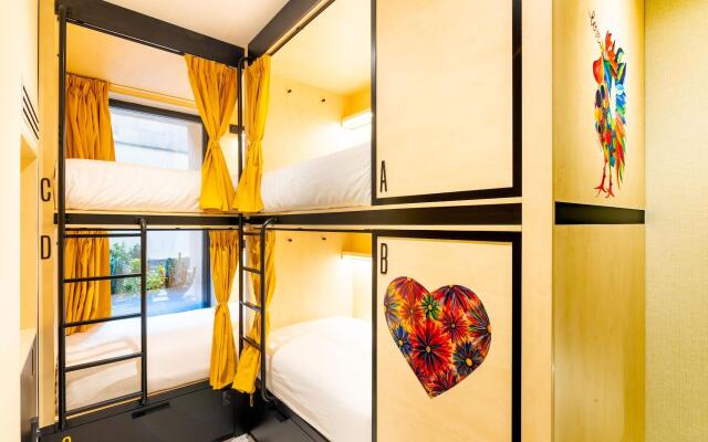 Petit Hostel Palacio Real