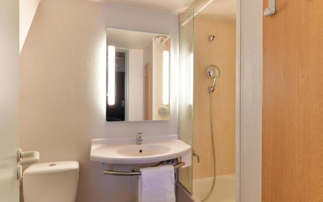 B&B HOTEL Clermont-Ferrand Le Brézet Aéroport