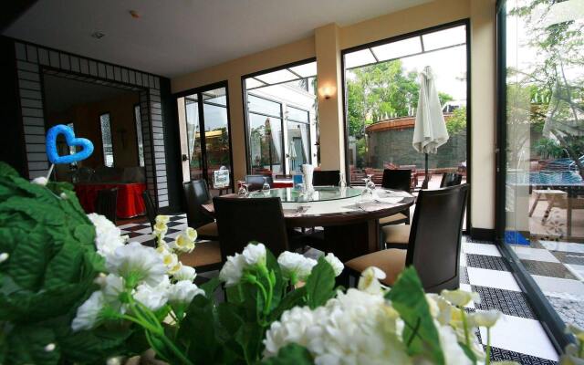 Siam Society Hotel & Resort