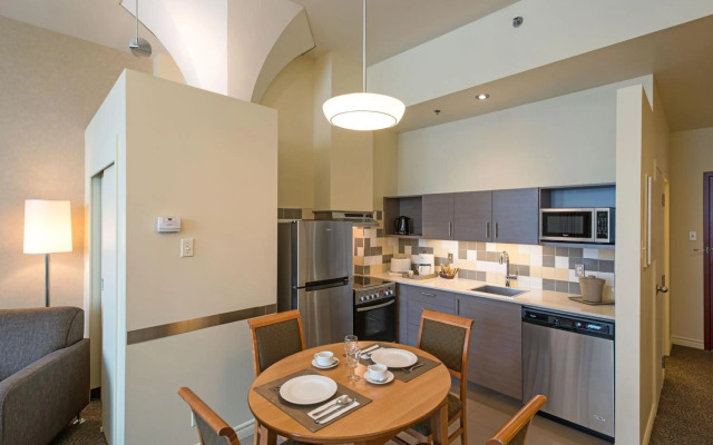 Le Square Phillips Hotel And Suites