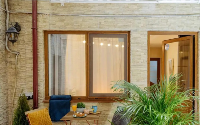 Studio with private terrace next to Cișmigiu