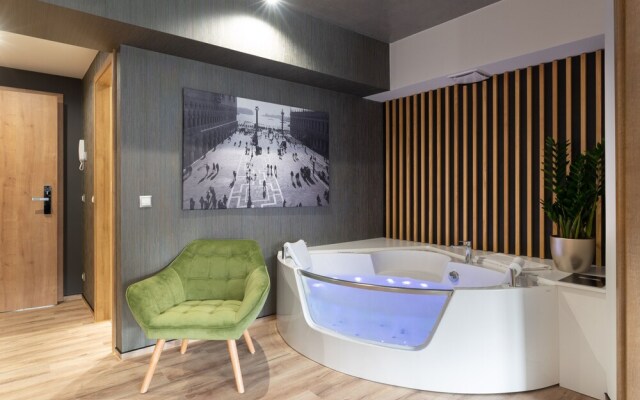Onyx Luxury