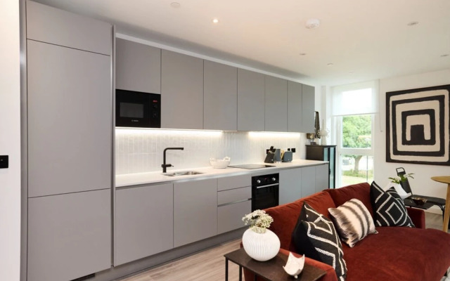 The Tottenham Hale Crib - Trendy 2bdr Flat With Balcony