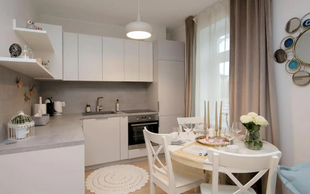 Modern quiet 2 bedroom apartment near City center