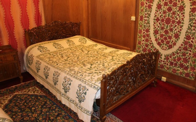 Akbar Group Of Heritage Houseboats – Guest Rooms – Srinagar