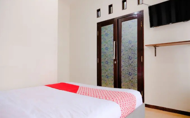 Tiara Family Residence by OYO Rooms