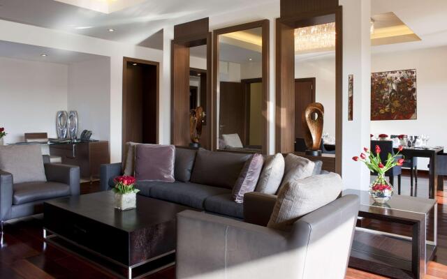Dusit Thani LakeView Cairo